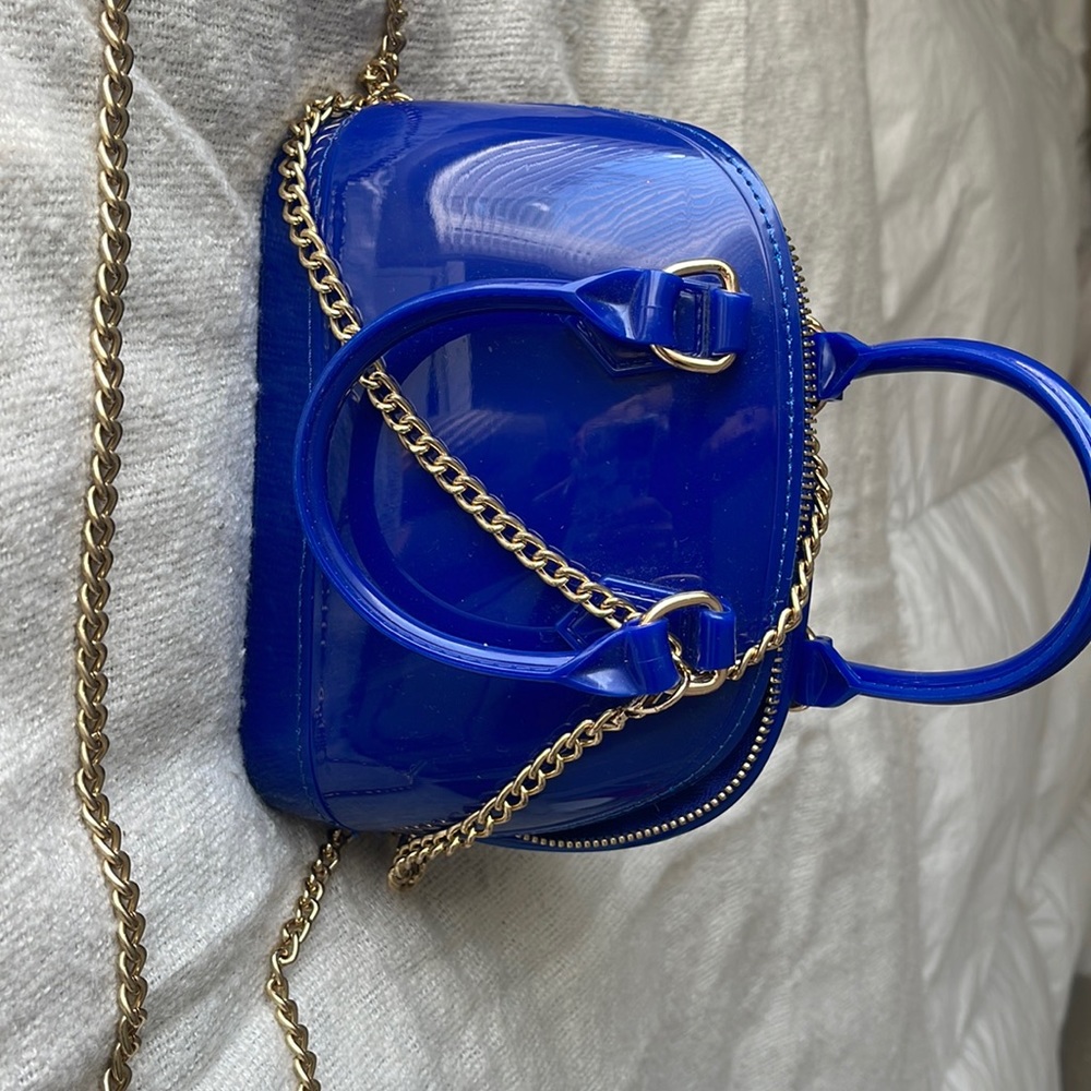 Cross body bag.